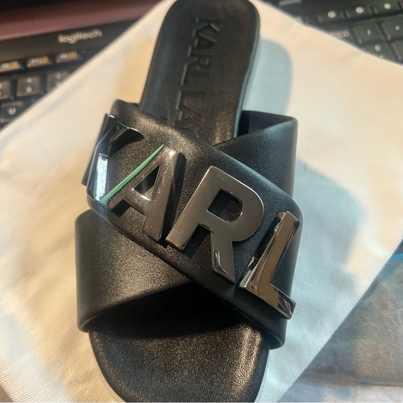 EUC KARL LAGERFELD JANIE SLIDE SIZE 5 1/2. - Picture 4 of 9